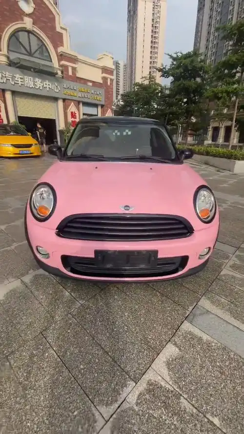 宝马minione改色贴膜贴水晶胭脂粉