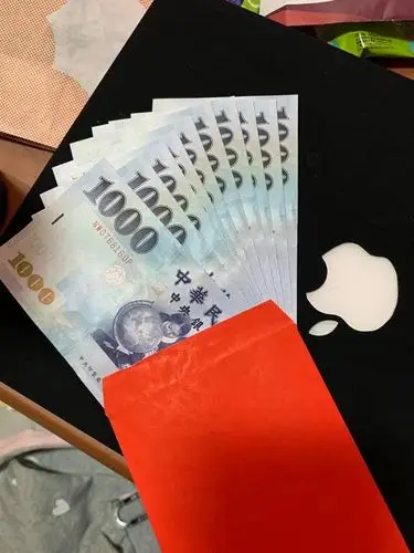 ▼ 凌晨两点开工爽领10000元红包 .(图/翻摄自爆废公社公开版)