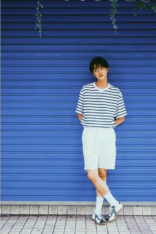 男生拍照这样摆pose能帅10倍