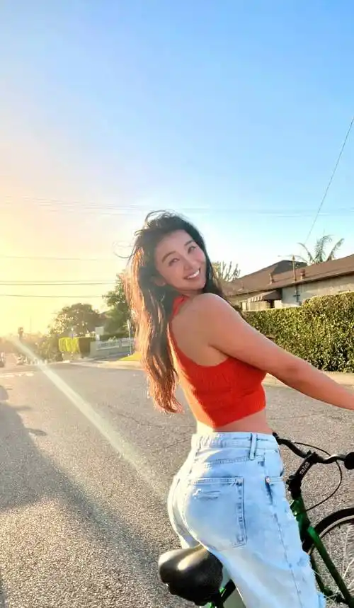 中国最美nba主播张曼源美国春游好身材抢镜自曝已恢复单身