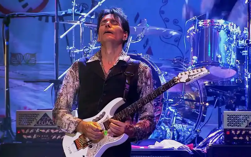 12.steve vai《whispering a prayer》运动中的静止演奏会(4k)