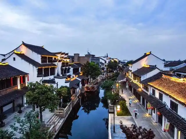 苏州市的吴江区的黎里古镇,被誉为"江南四里"之一
