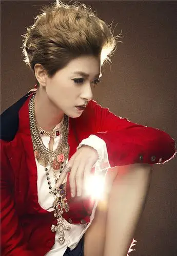 万茜全新复古写真 霸气冷艳大展女王范