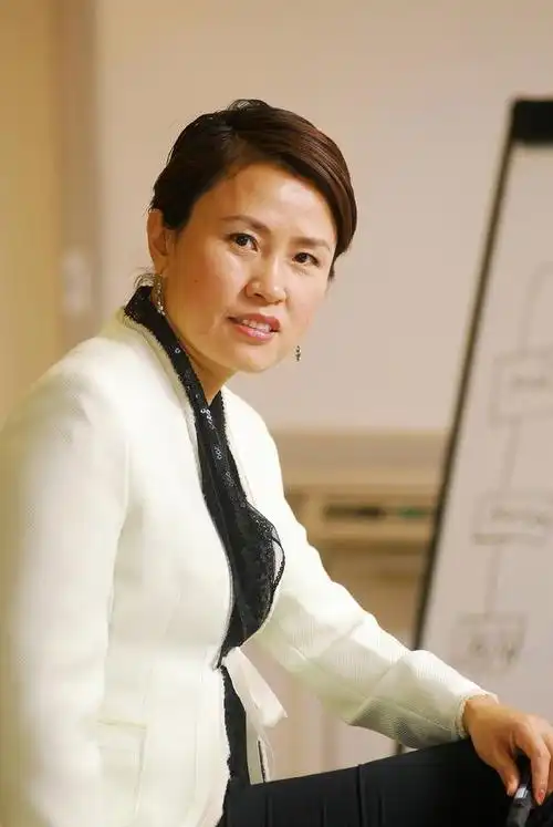 一见塑造ceo王丽丽一见塑造ceo王丽丽指出,危机管理由道,法,术三级