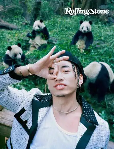 马思唯成为封面人物!最新写真"不丑还挺帅"?