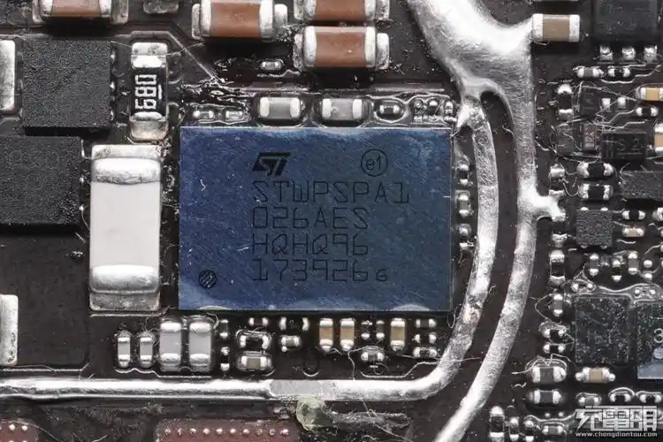 苹果magsafe磁吸无线充电器探秘:复杂,完美