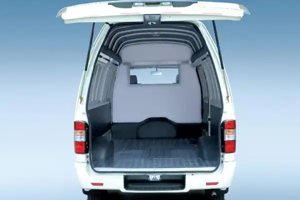 金旅xml5036xxy28厢式运输车(汽油国四2-5座)