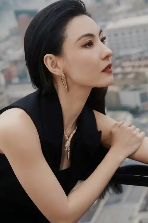 张柏芝黑色抹胸长裙##张柏芝美得我眼前一亮