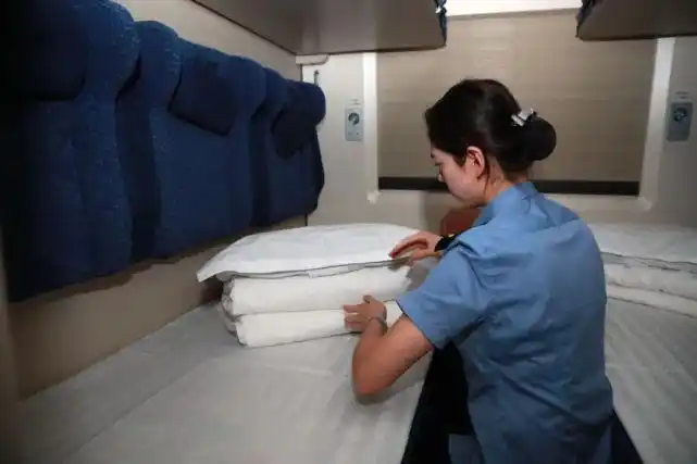 7月2日起西安北至乌鲁木齐开行d2701次动卧列车,为兰新高铁跨新疆