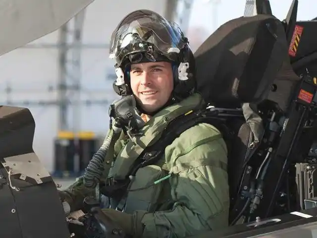 歼20对战f35谁会笑到最后美王牌飞行员说出实话