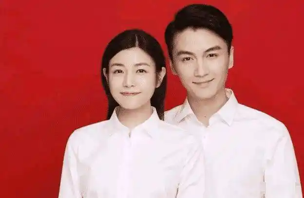 有种"证件照"叫吴京结婚证,别人都是白衬衫化淡妆,他却搞特殊_照片