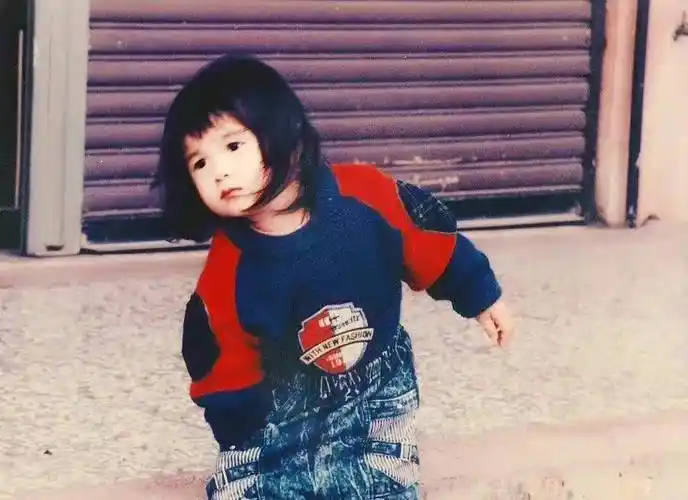 薛凯琪和阿娇小时候很像姐妹_郑秀妍_郭采洁_谭维维