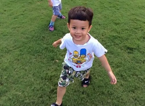 邓超女儿为什么叫小花 中英文名字与哥哥成双成对太有爱(2)_尚之潮