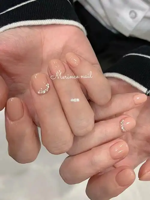 暖色系美甲|温柔简约的高级感