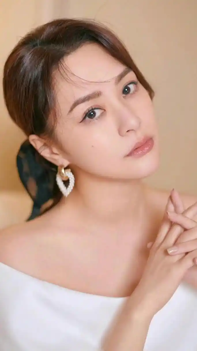 美图欣赏甜美香港美女阿娇钟欣桐