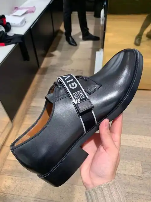 推荐纪梵希这两款百搭的小皮鞋