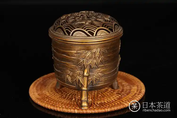 日本香炉 精山底款松竹梅三友纹铸铜铜香炉