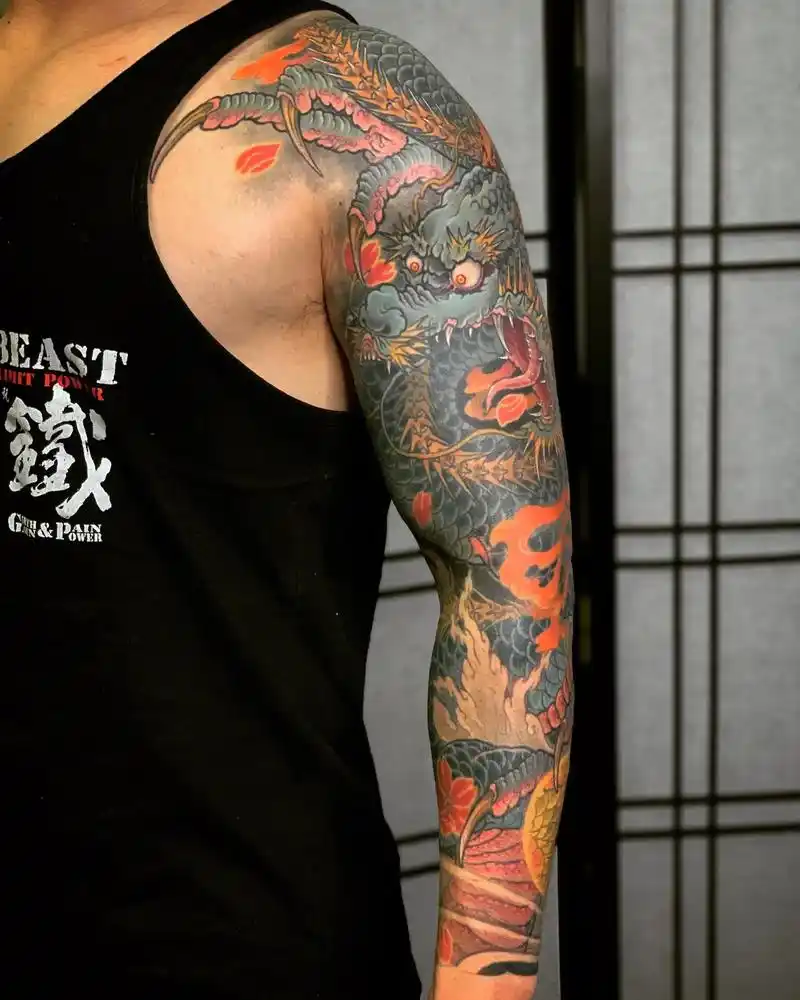 🔹花臂龙纹身,客人是健身教练!手臂很粗