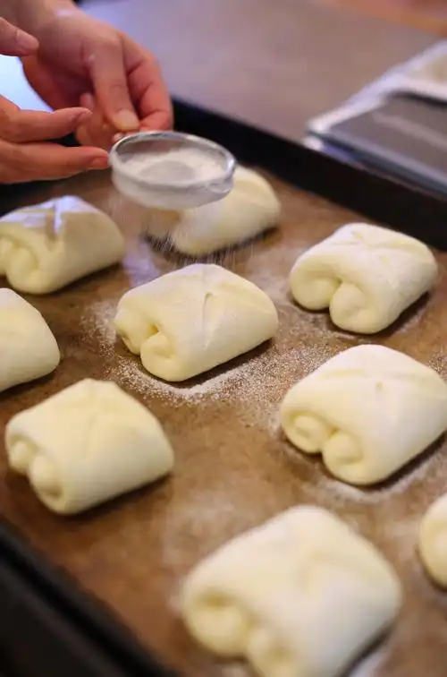 辞掉公务员,她真的开了一家面包店