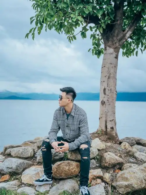 大理旅拍男生拍照姿势大全