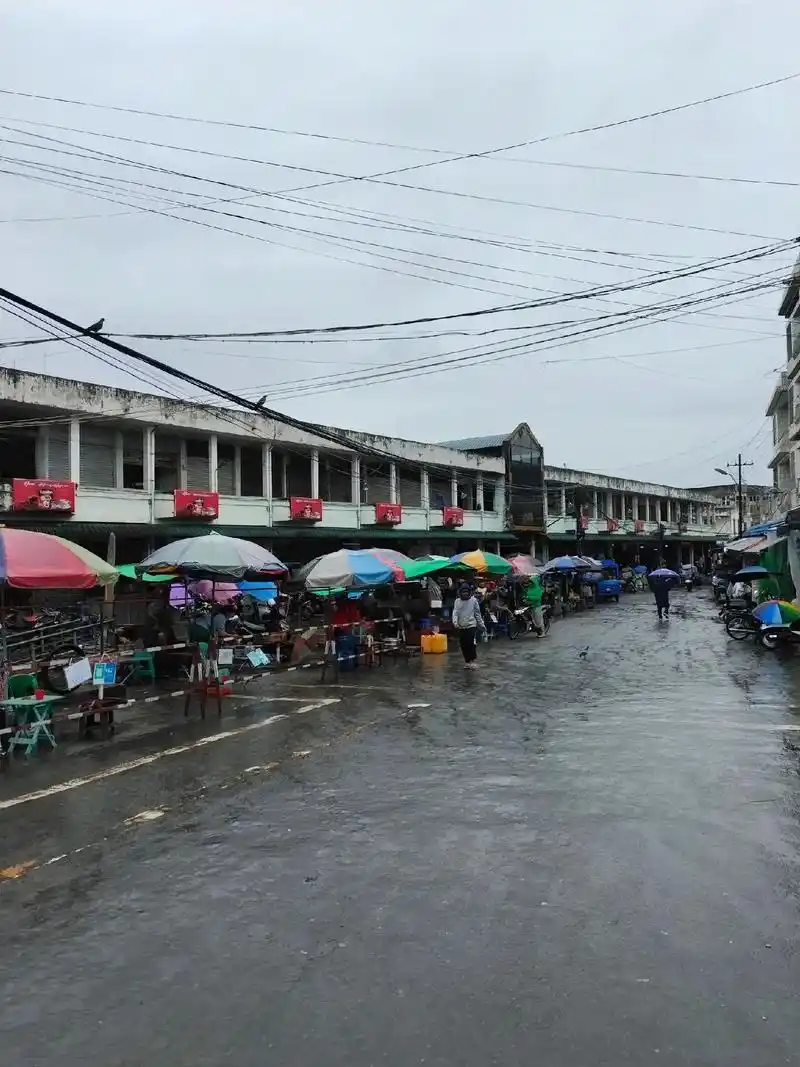 战争浓照的缅甸木姐街景 - 抖音