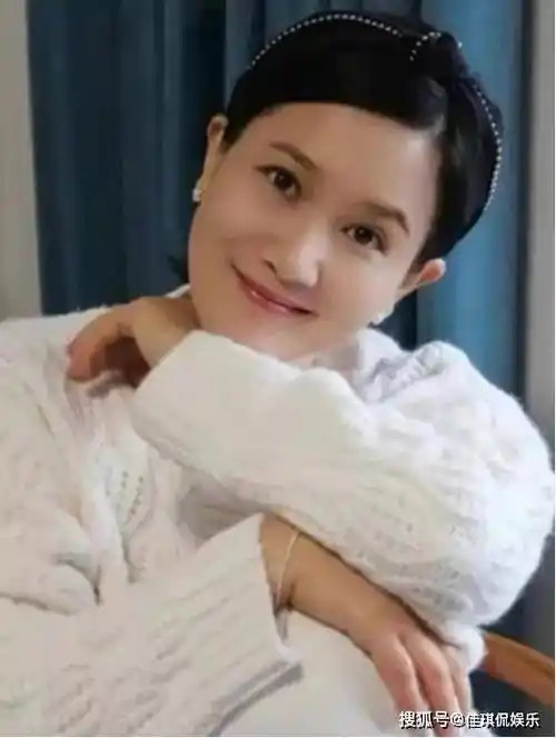 不提前夫侯勇,和女儿患难与共,如今45岁似冻龄少女_潘雨辰_沈蓉_孩子