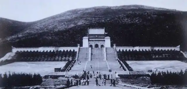 黑白照片下的中山陵