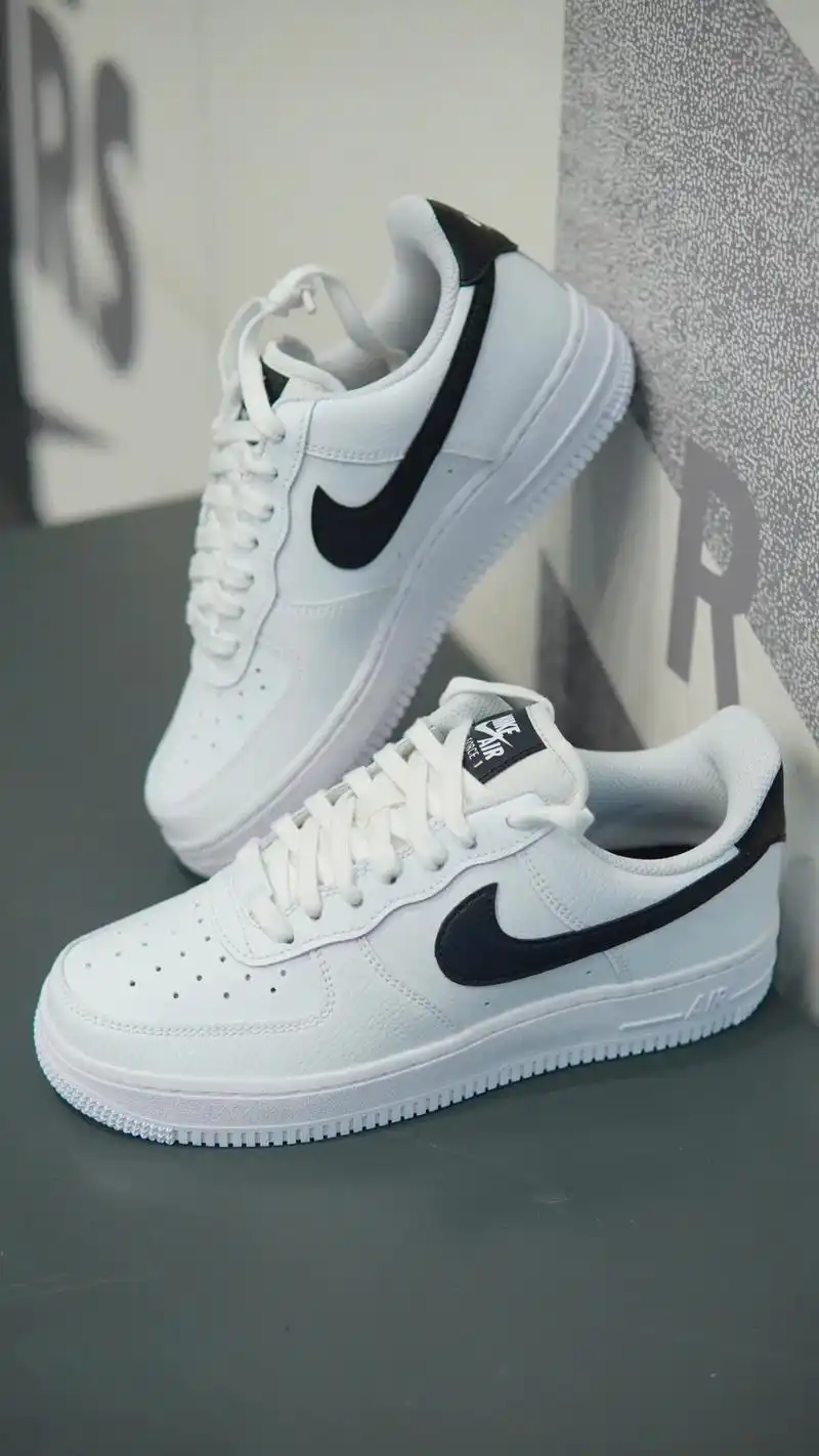 nikeaf1空军一号.俗称小志龙～白黑经典女子板鞋 - 抖音