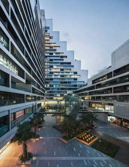 城市里的巨大绿色阶梯 深圳泰然大厦_世界之旅