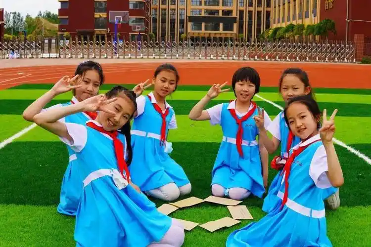 团结石榴籽笔尖传真情佳木斯市与新疆阿勒泰地区富蕴县少先队员持续