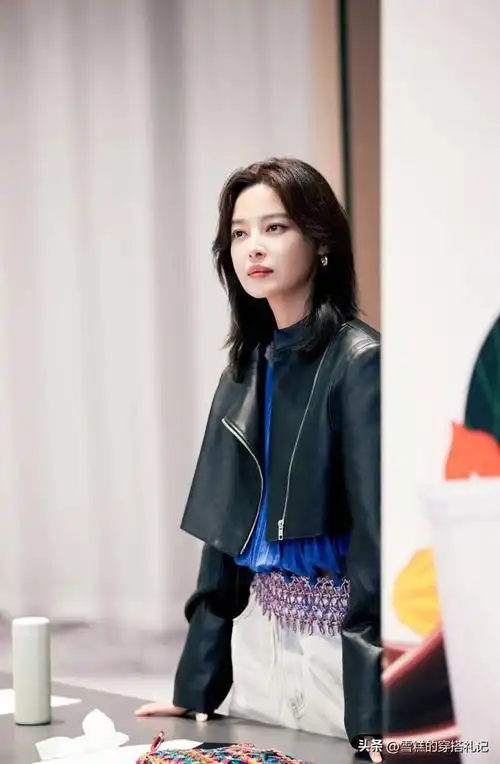 "锁骨发"又被辛芷蕾带火了!尤其适合三四十岁女人,高级显年轻