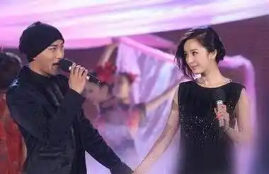 原创穿衣打扮猜恋情为什么杨幂最近总是穿粉色走少女风