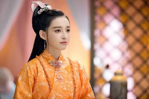 《花谢花飞花满天》热播 灵气小花康宁虐恋升级