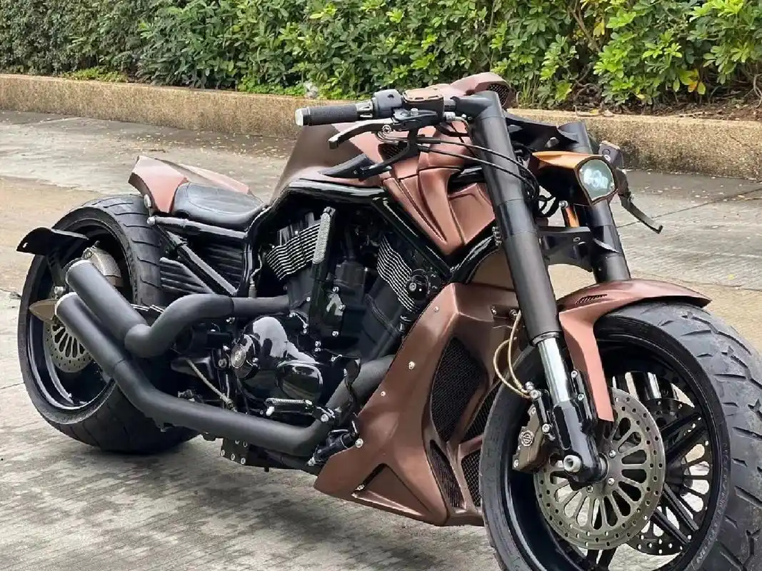 哈雷摩托车 哈雷定制金刚狼 保时捷合作1250水冷发动机 前180后360宽