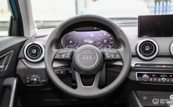 其实奥迪q2l纯电动的内饰设计还是有一些亮点在里面的,首先就是这套