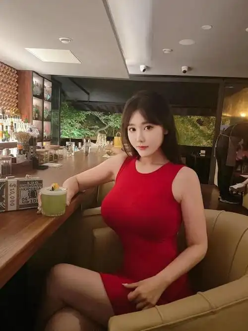 在胸围尺寸方面,用36指的是上胸围长,即胸部最丰满处的周长,而d罩杯则