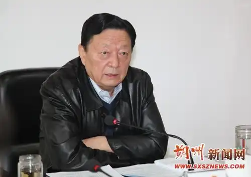 李彪主持会议并讲话