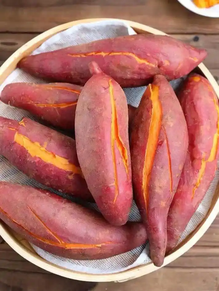 红薯生吃好还是熟吃好?建议熟吃! 
有些朋友担心加热会损失红