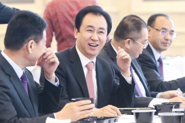 财富大亨许家印进军高端水行业60亿打广告倒亏40亿收场