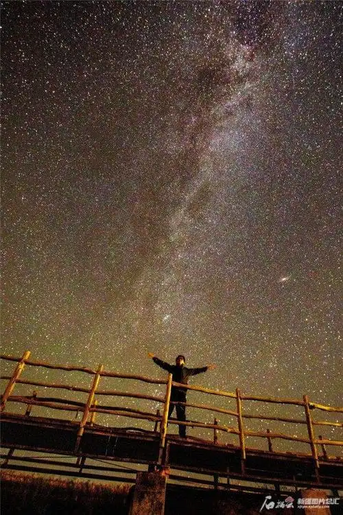 新疆哈密:穿越星光 只为奔赴你给的闪耀