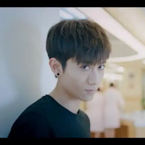 张一山 柒个我头像