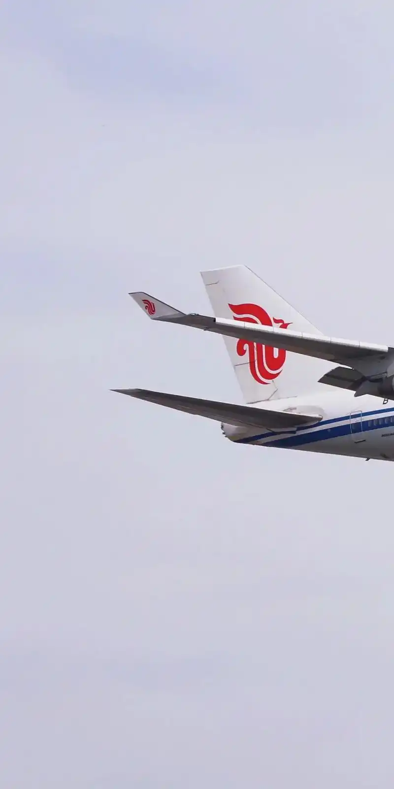 国航30岁机龄的空中女皇.四发波音747-400 编号b24 - 抖音