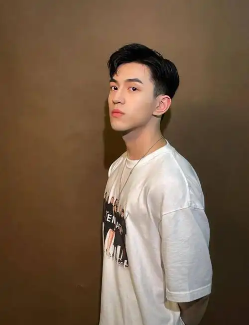 男生留这款4cm短发,是命中注定的帅呀!_发型