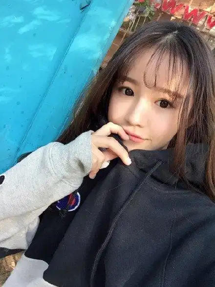 图网络红人张依依被打原因被打照片曝光