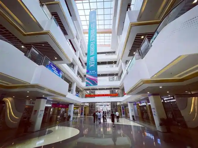 东方纺织城内景