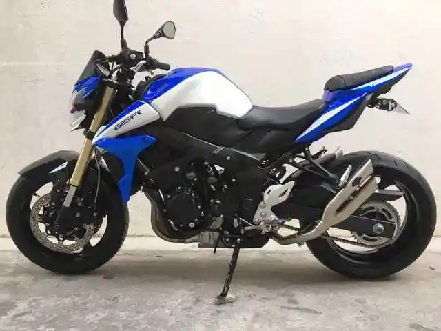 实拍铃木街车gsr750!