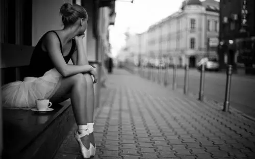 欧美美女芭蕾舞舞者黑白摄影壁纸