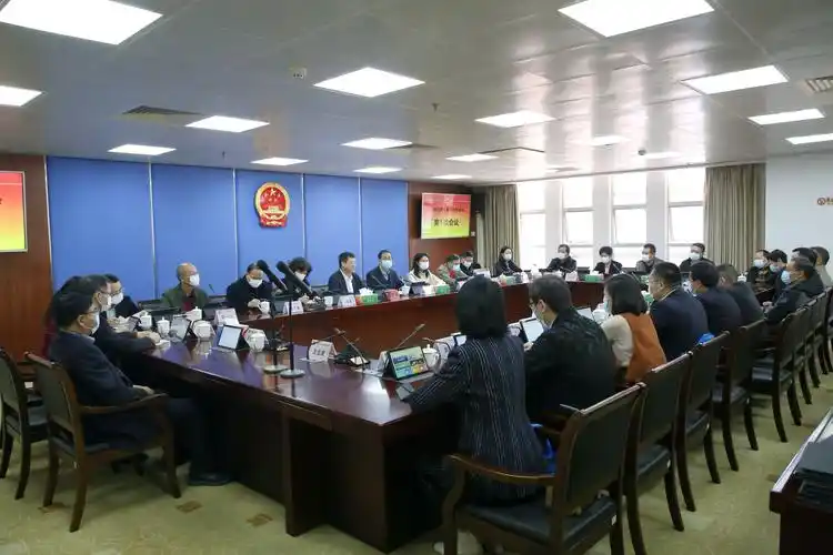 区十届人大常委会召开第一次会议