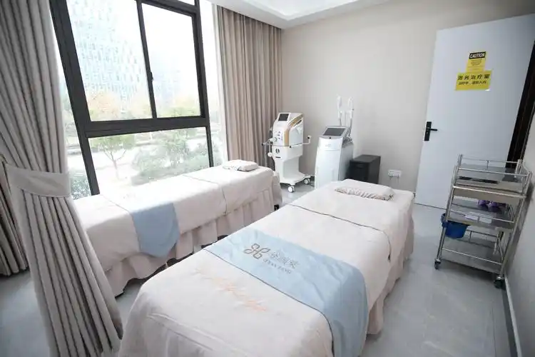 【嘉兴兮颜棠医疗美容诊所美容治疗室_医院环境】 - 经典整形咨询中心