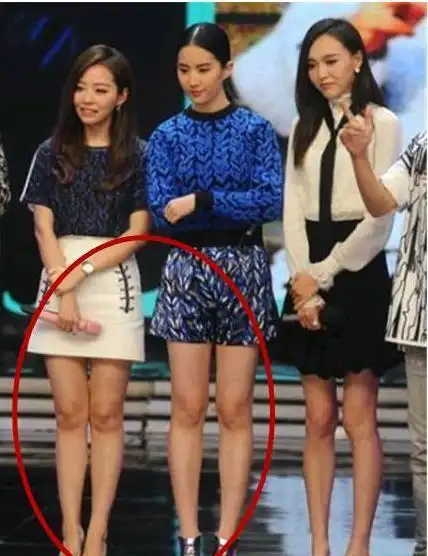 站台要三思!杨紫马思纯壮成大汉,关晓彤唐嫣成行走的身高测量仪